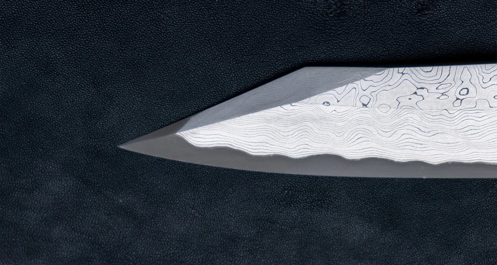 Nigara Kurozome Kiritsuke Yanagiba Aogami #2 Damascus 240mm (9.4")